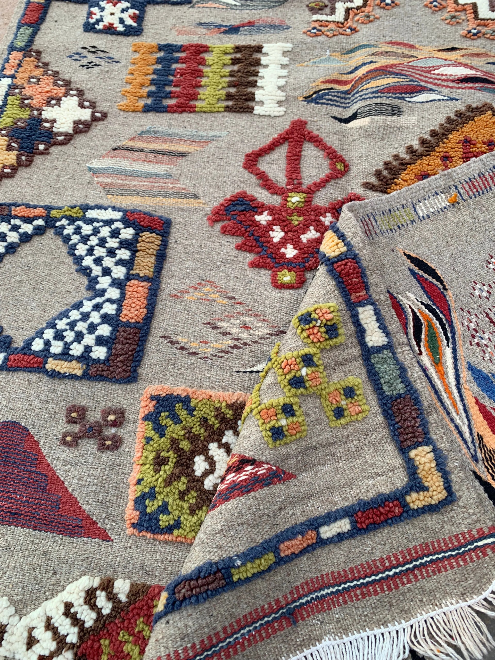 White Moroccan Rug | Handwoven Wool Rug from Taznakht