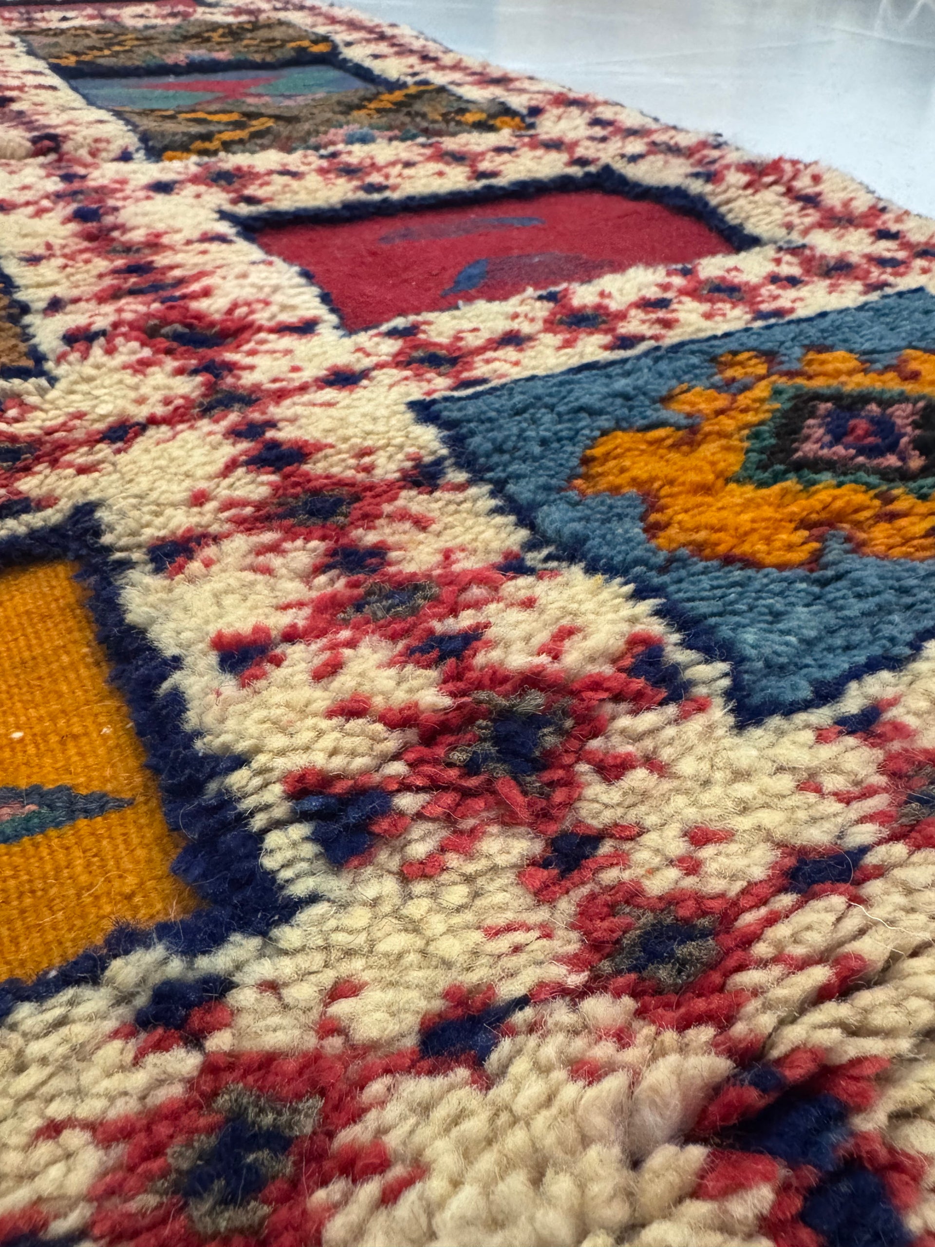 Handwoven Moroccan Berber Runner Rug – Flatweave & Knotted Wool – 28 × 94 in