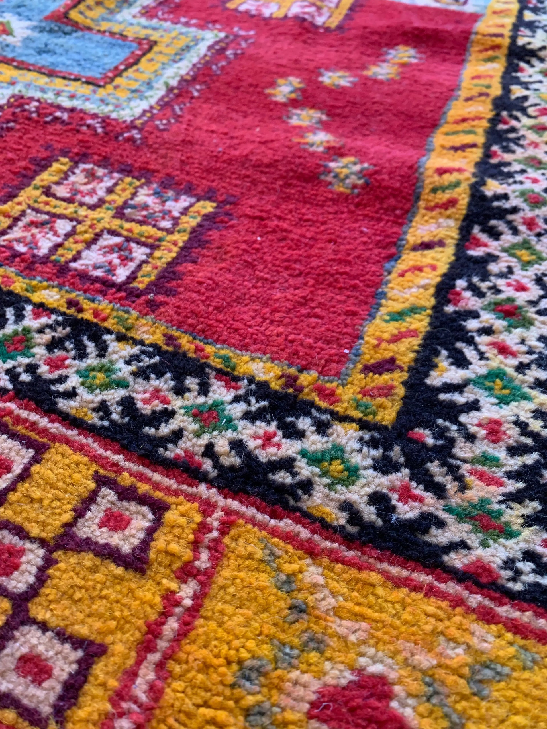 Vintage Moroccan Rug – Handwoven Artisan Treasure