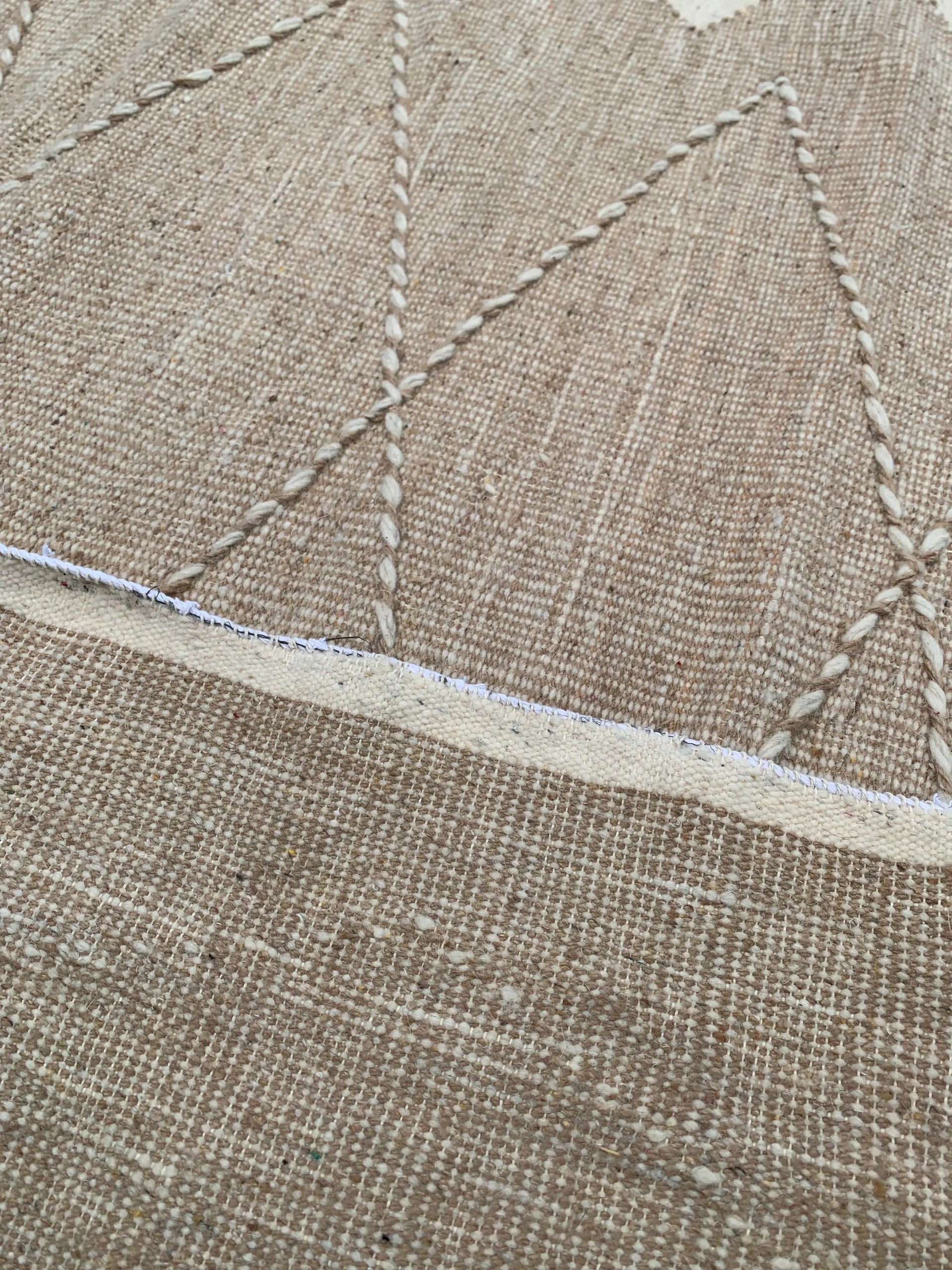 White & Beige Rug – 245 × 165 cm (96” × 65”) TazRugs