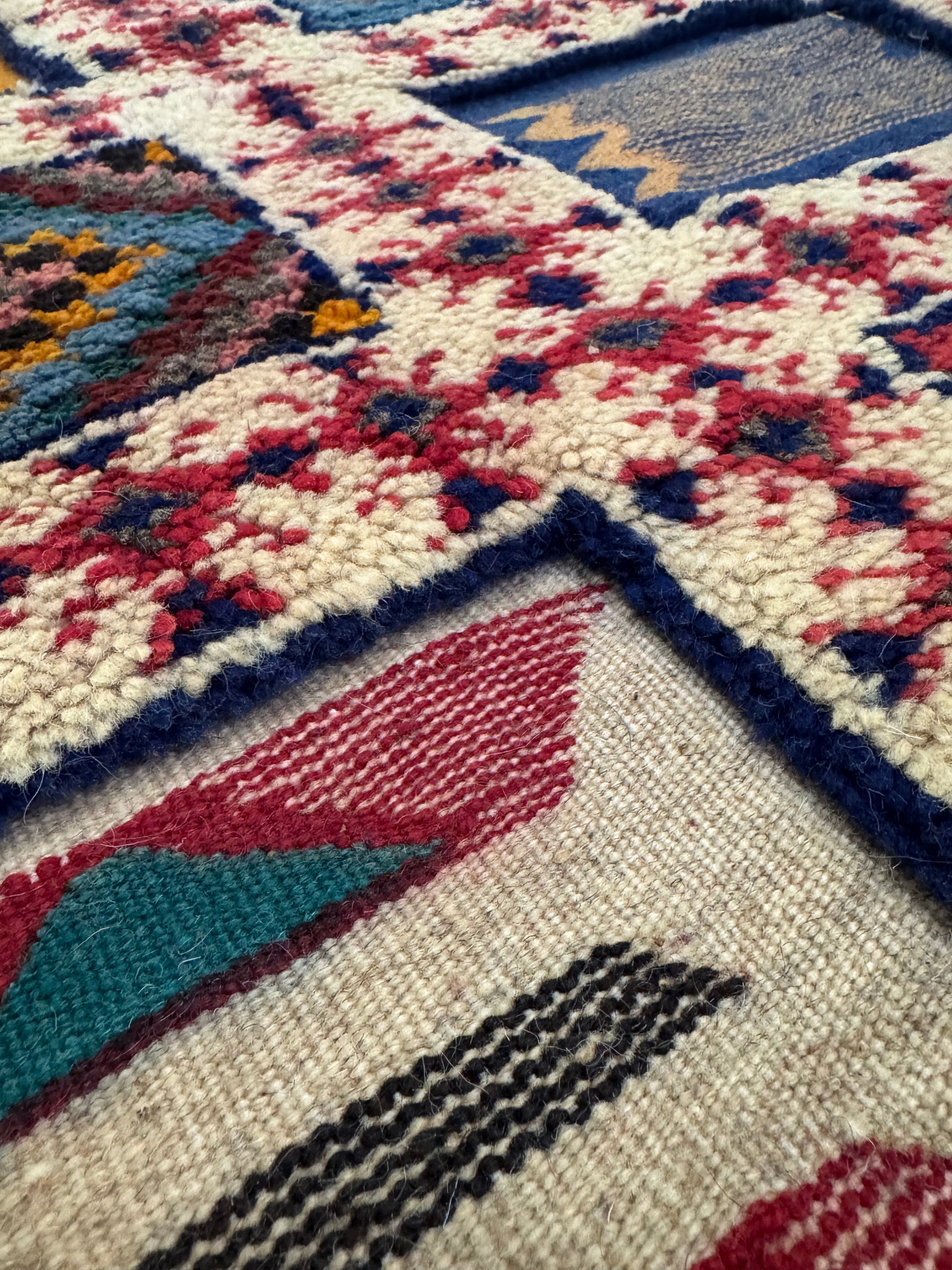 Handwoven Moroccan Berber Runner Rug – Flatweave & Knotted Wool – 28 × 94 in