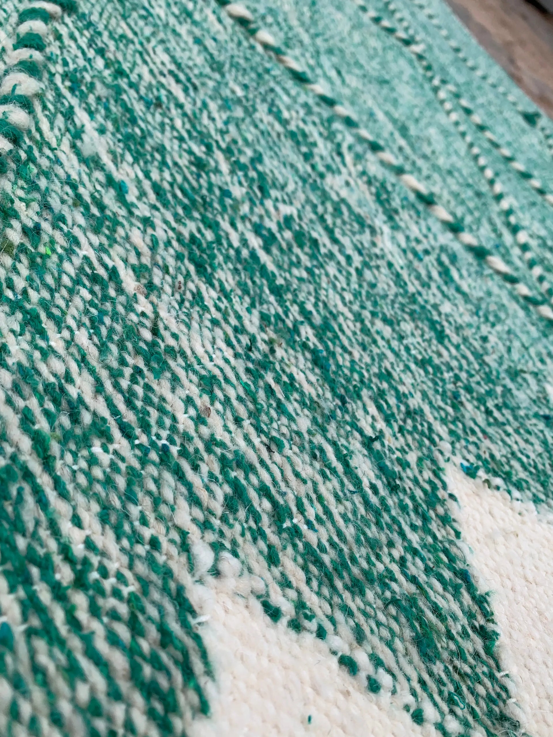 White & Green Reversible Rug – 100 × 150 cm (39” × 59”) TazRugs