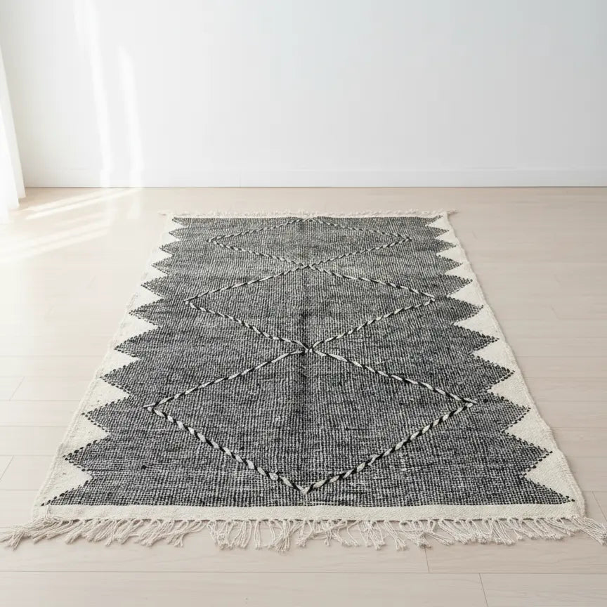 Black & White FlatRug – 161 × 103 cm (63” × 41”) TazRugs