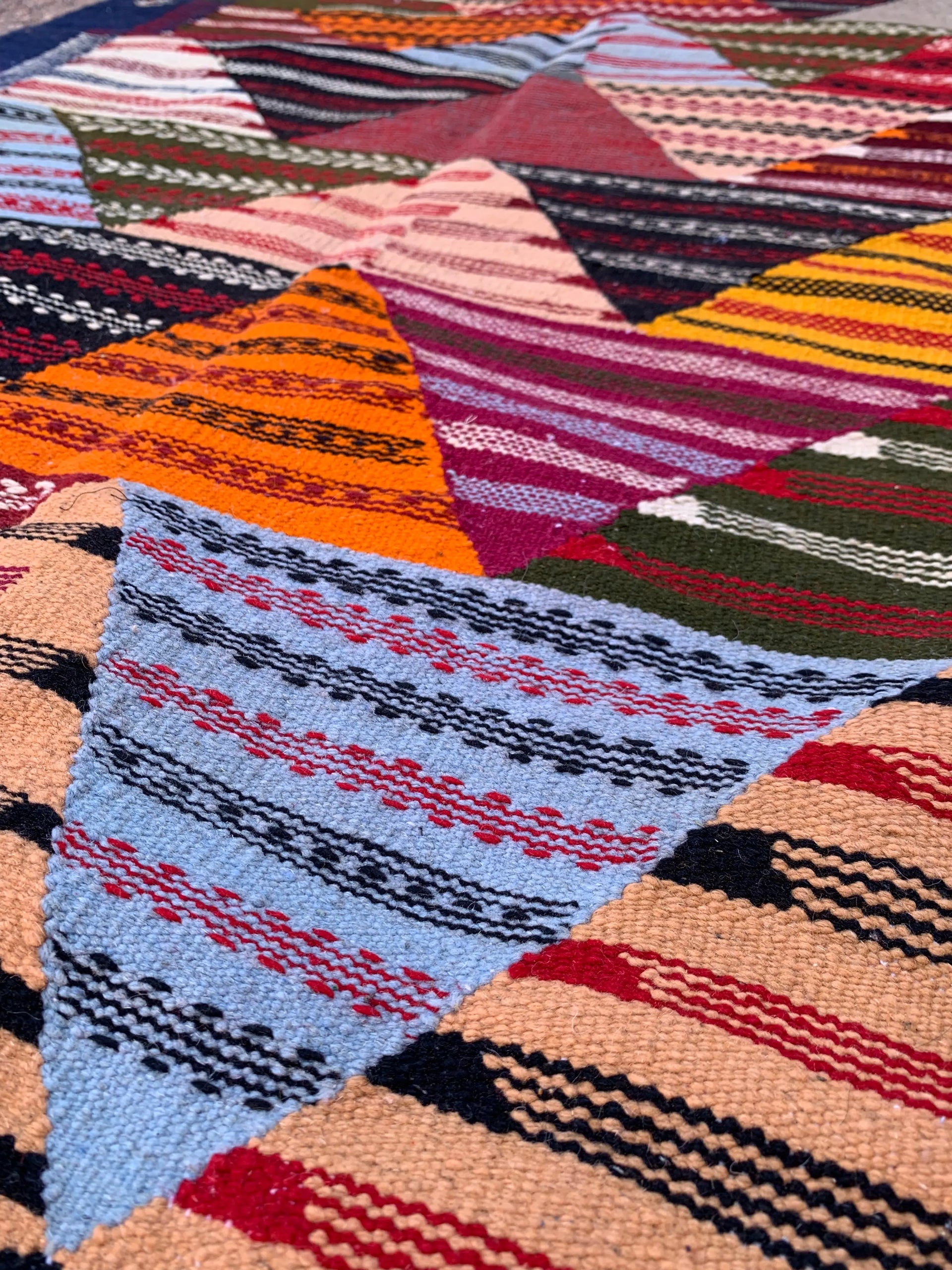 Moroccan Kilim Rug – Handwoven Reversible Picasso Rug from Taznakht