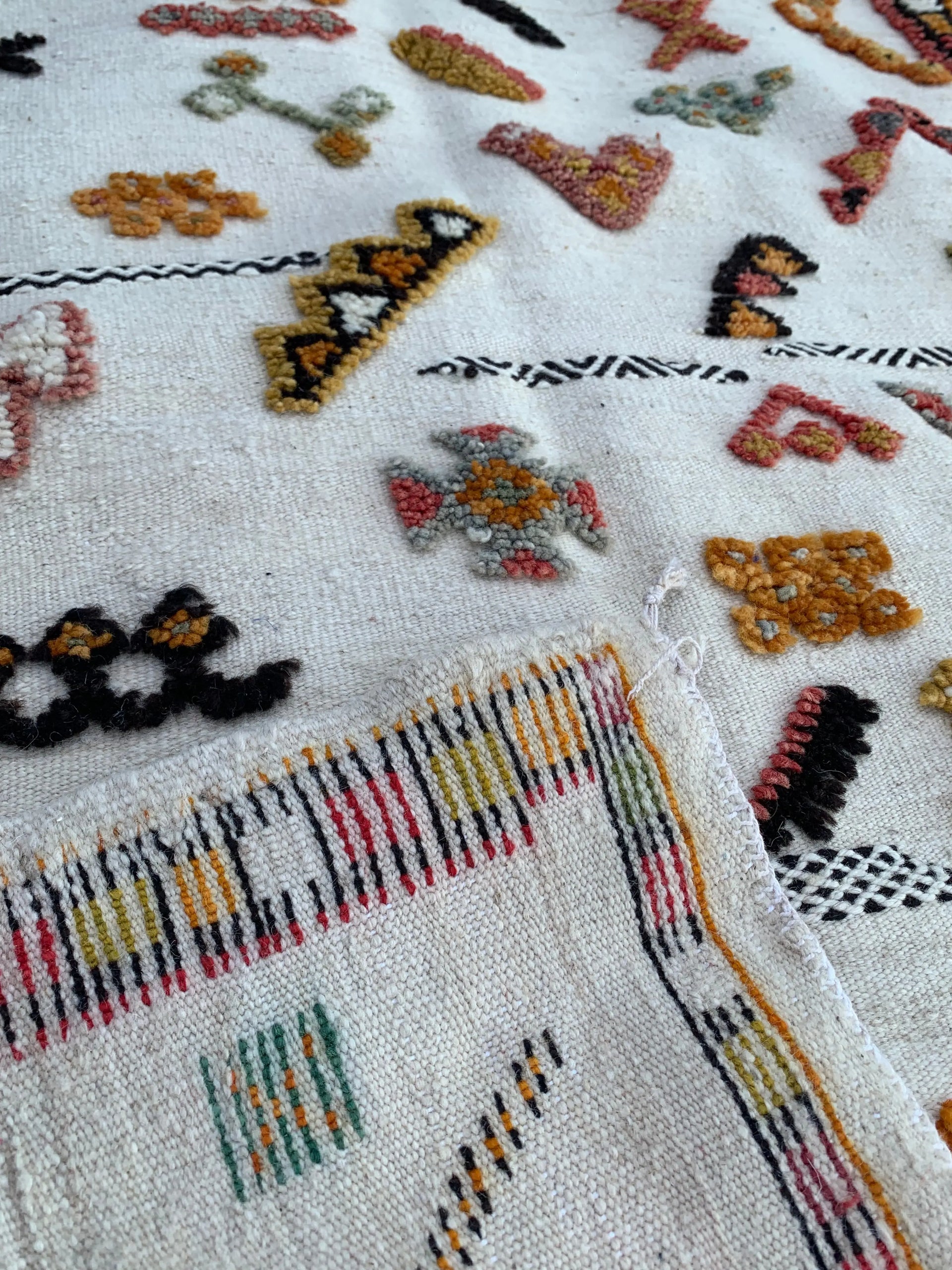 White Moroccan Rug – Handwoven Wool Rug from Taznakht