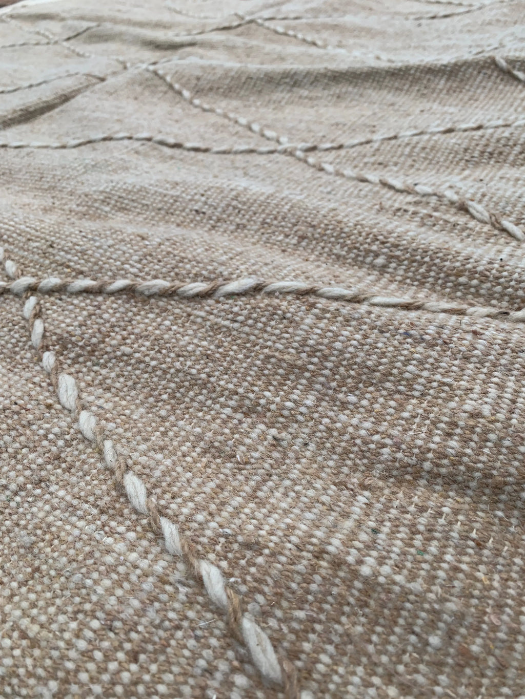 White & Beige Rug – 245 × 165 cm (96” × 65”) TazRugs