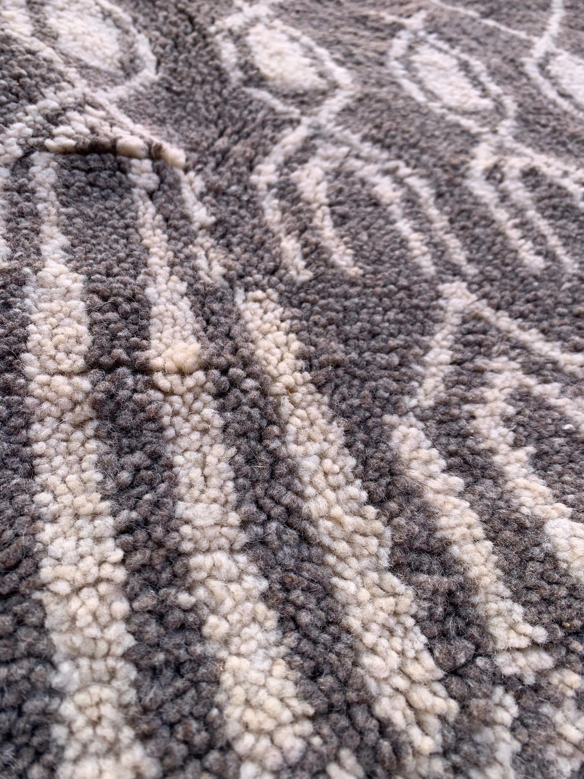 Gray Moroccan Rug – Handwoven Knotted Wool from Taznakht