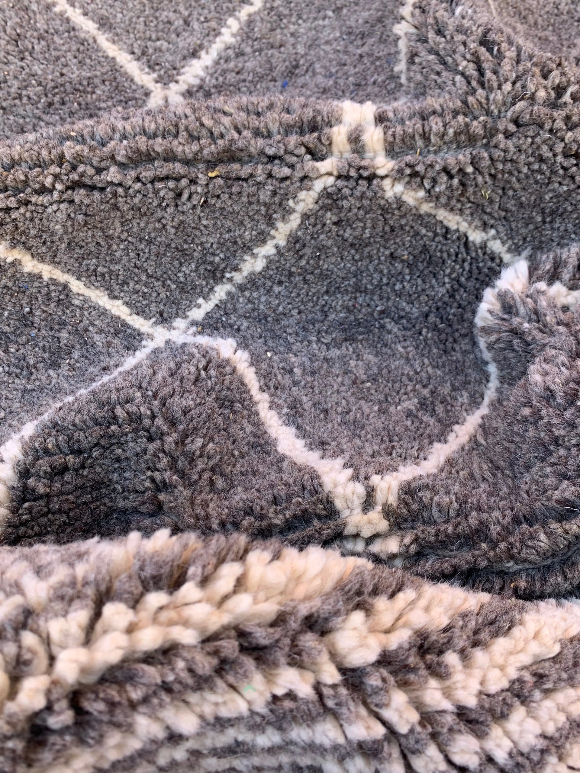 Gray Moroccan Rug – Handwoven Knotted Wool from Taznakht