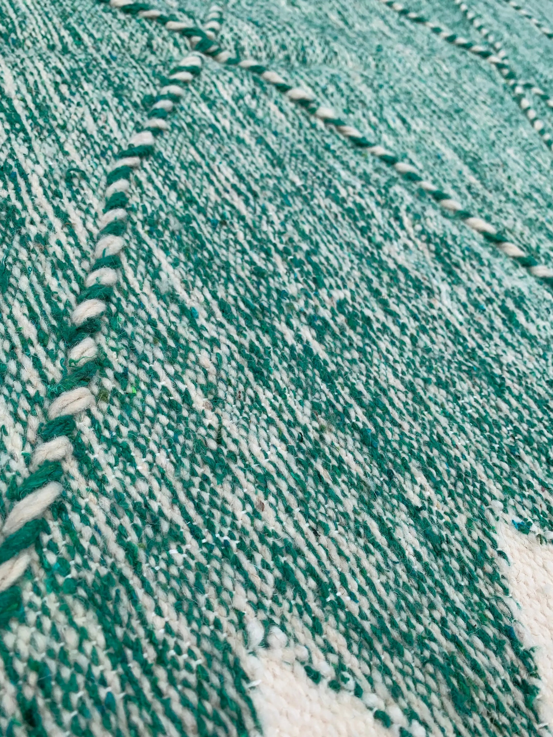 White & Green Reversible Rug – 100 × 150 cm (39” × 59”) TazRugs
