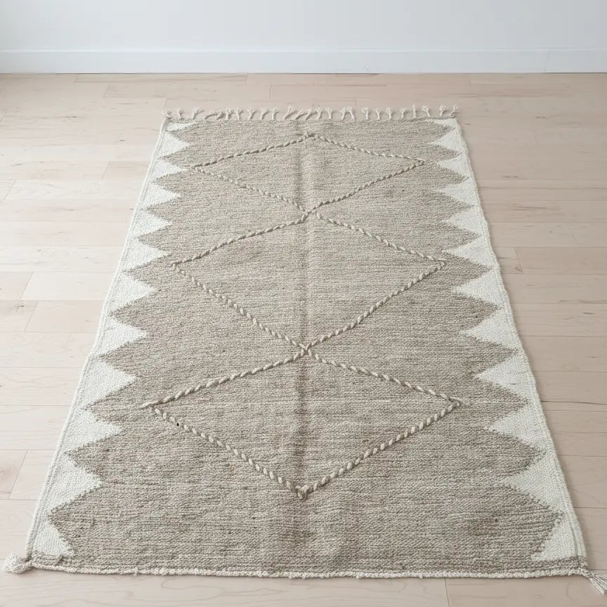 Beige & White Reversible Handwoven Rug – 150 × 95 cm (59” × 37”) TazRugs