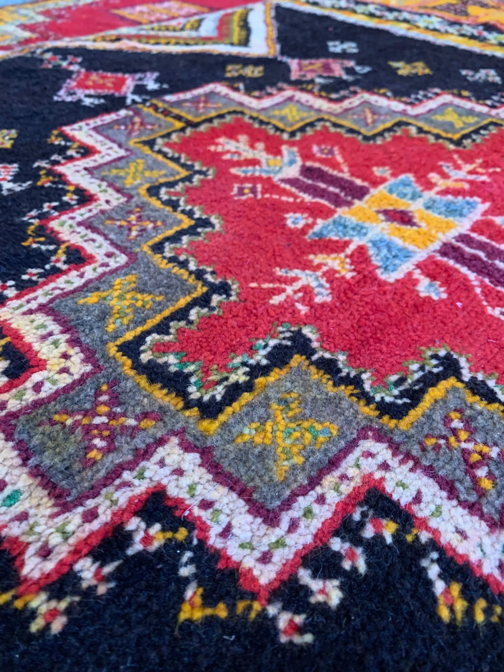 Vintage Moroccan Rug – Handwoven Artisan Treasure