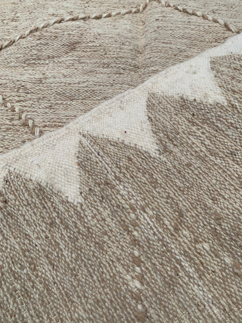 Beige & White Reversible Handwoven Rug – 150 × 95 cm (59” × 37”) TazRugs