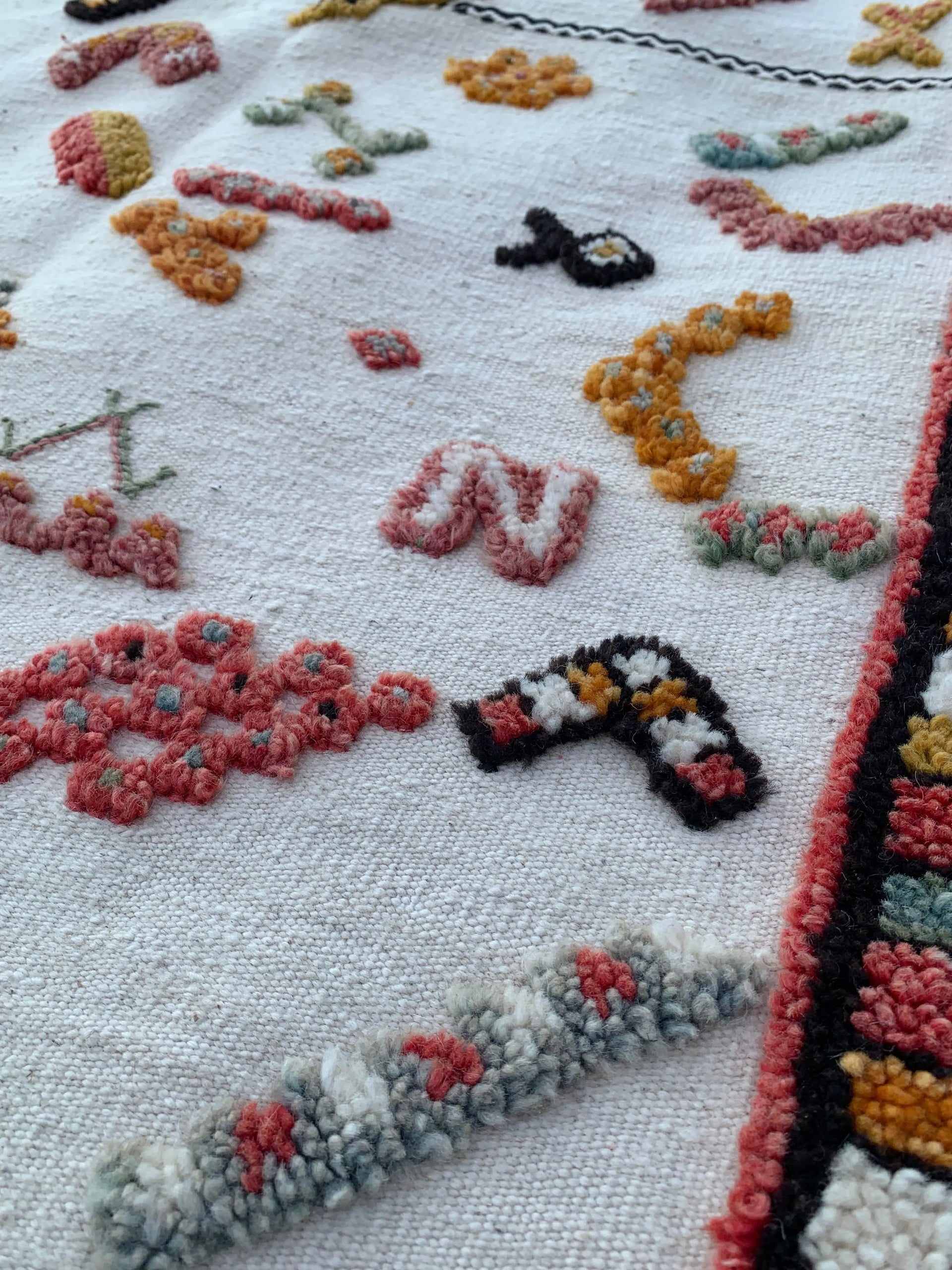 White Moroccan Rug – Handwoven Wool Rug from Taznakht