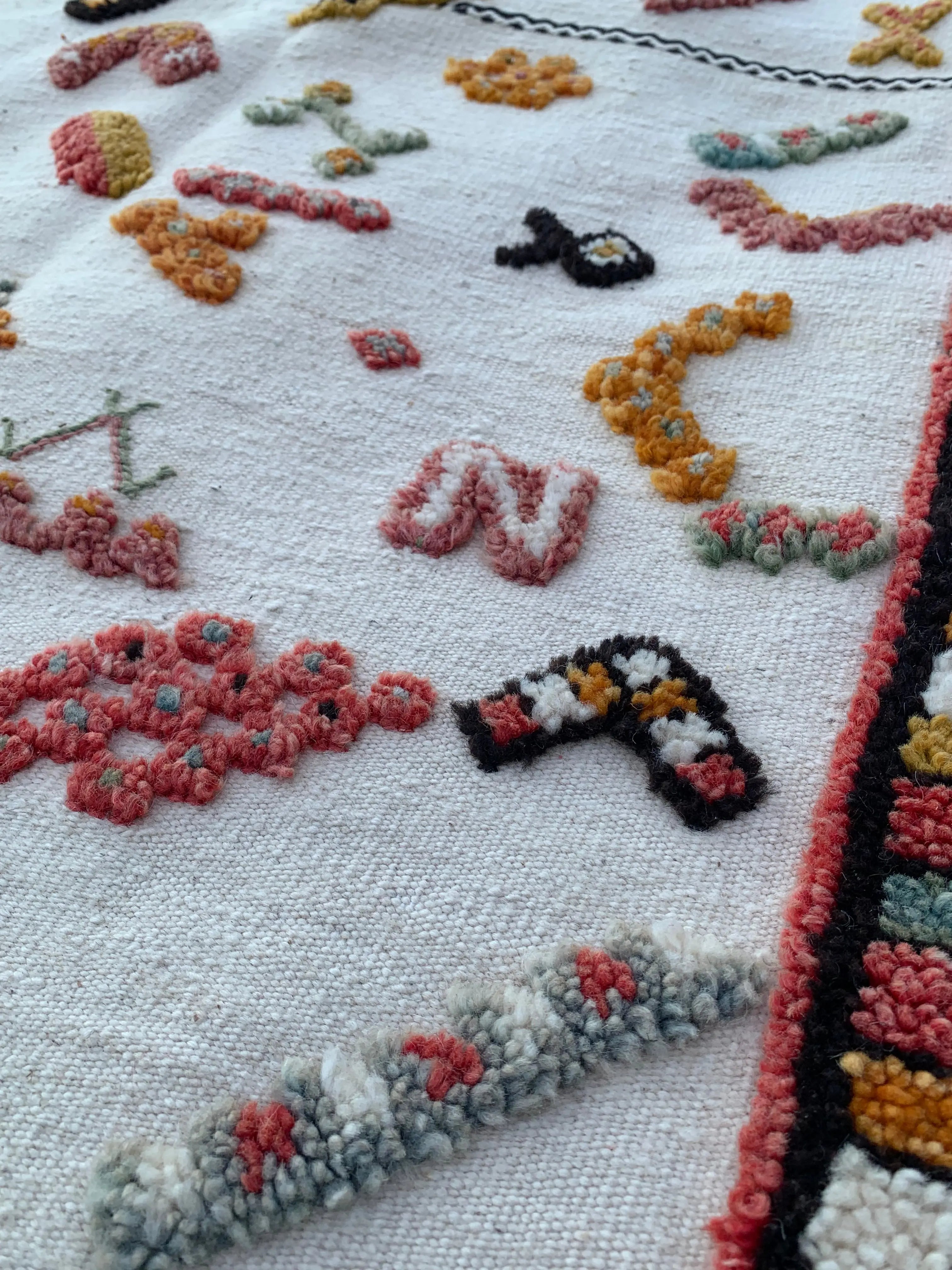 White Moroccan Rug – Handwoven Wool Rug from Taznakht