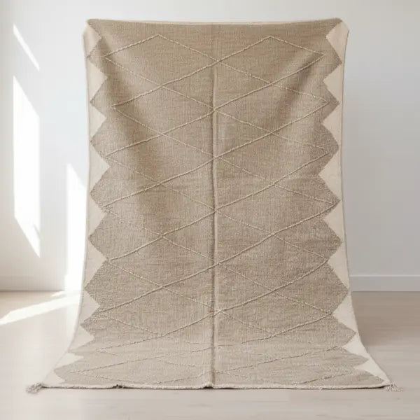 White & Beige Rug – 245 × 165 cm (96” × 65”) TazRugs