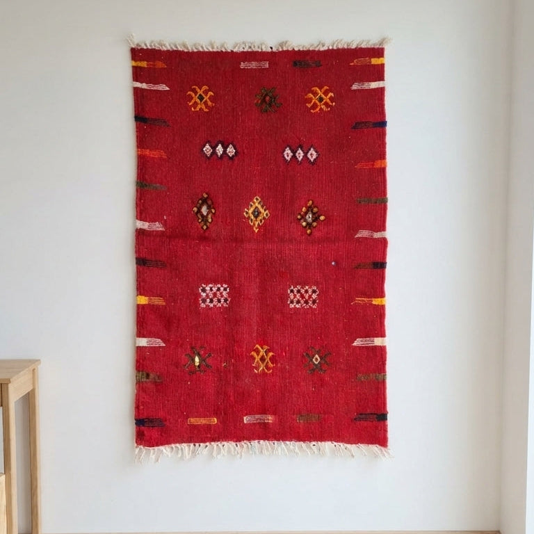 Moroccan Berber Kilim Rug – Handwoven Wool – 26 × 39 in