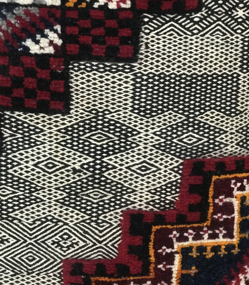 Close-up of Atlas Emblems Taznakht rug showing Zanafi flatweave and raised hand-knotted wool texture