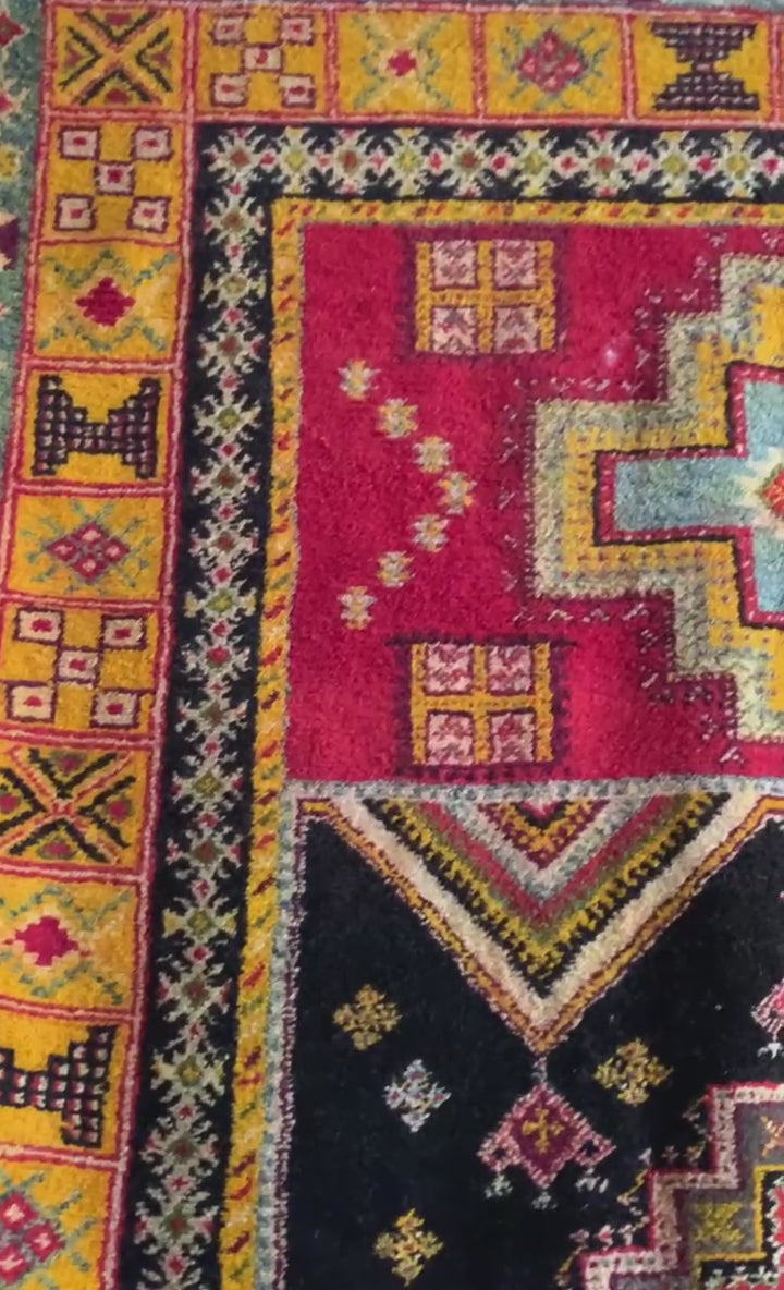 Vintage Moroccan Rug – Handwoven Artisan Treasure