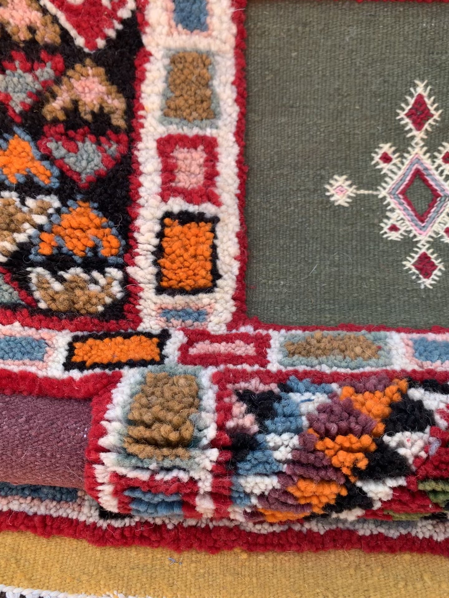 Moroccan Rug - Handwoven Wool - 45 x 28 in