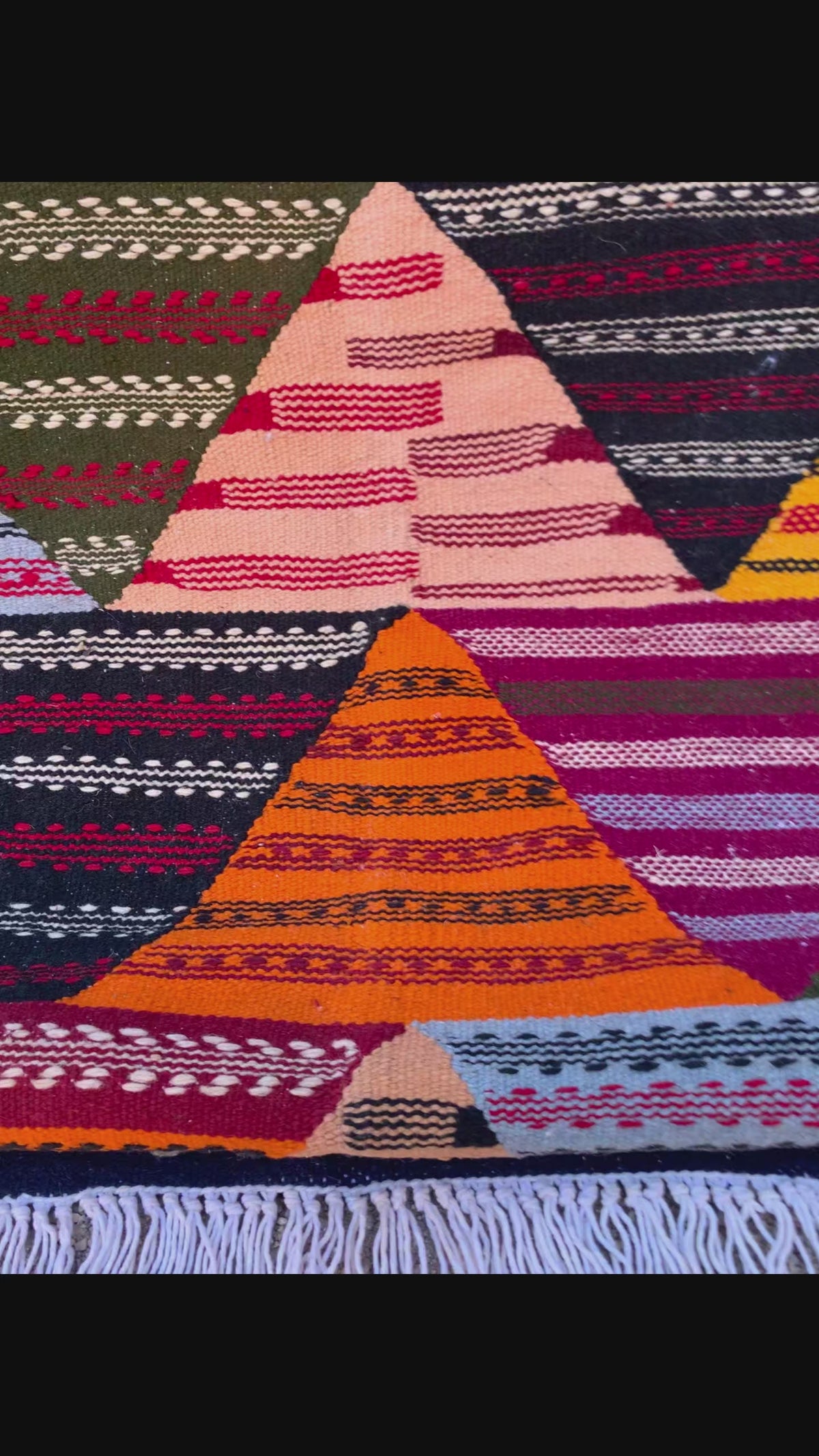 Moroccan Kilim Rug – Handwoven Reversible Picasso Rug from Taznakht